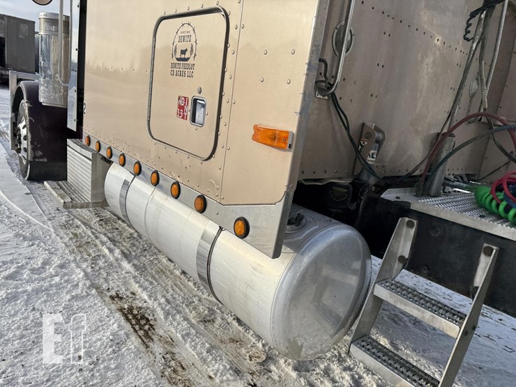 2004-peterbilt-379-image-49