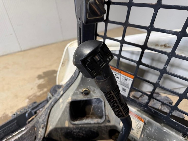 2022-bobcat-s740-image-21