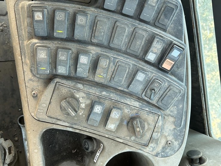 2014-case-721f-xr-image-58