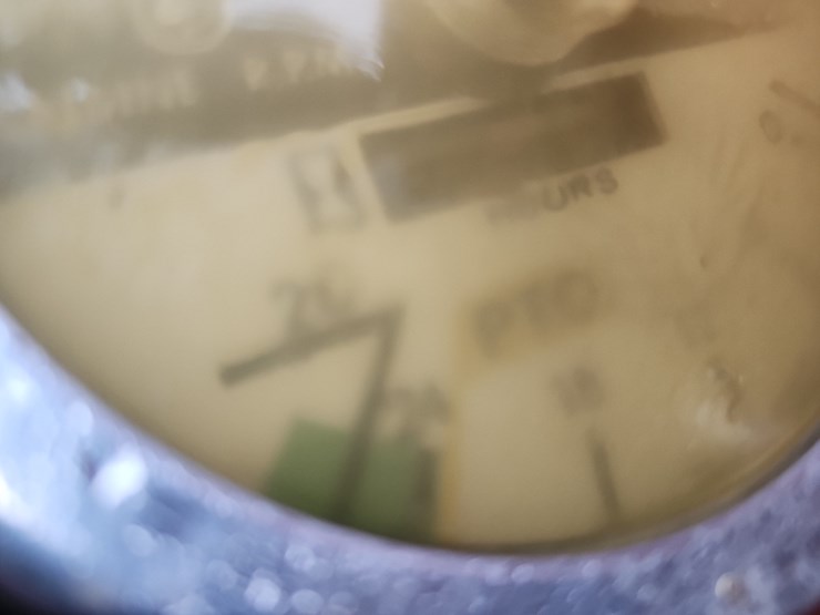 1976-ih-1066-diesel-tractor-image-20