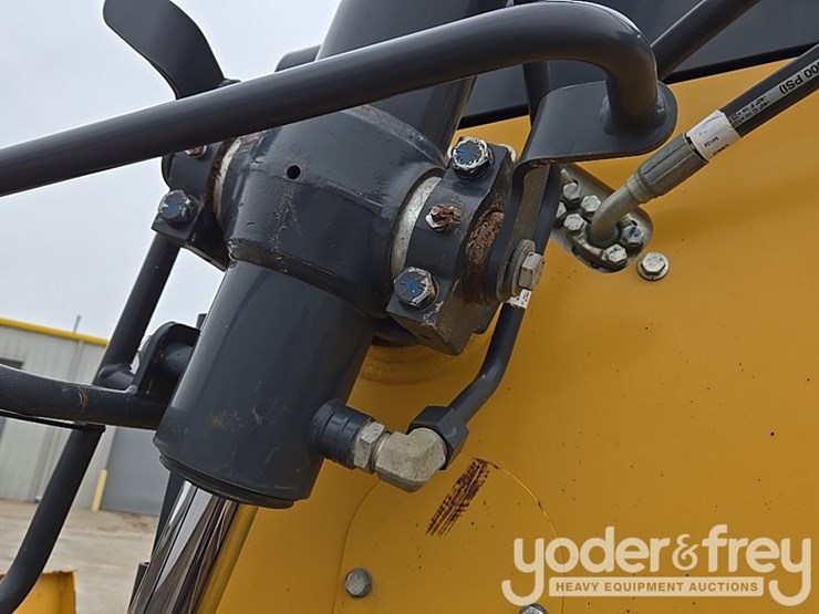 2019-deere-850l-lgp-image-50