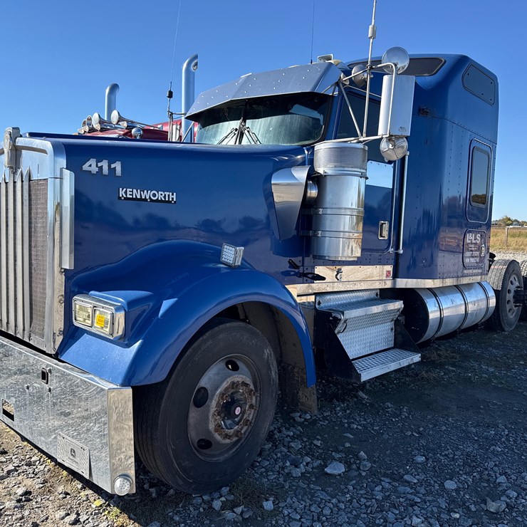 KENWORTH W900
