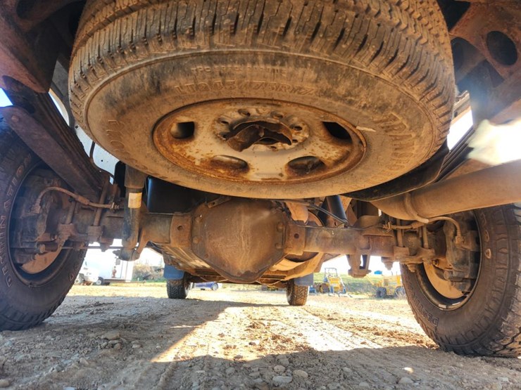 2017-chevrolet-2500-image-32