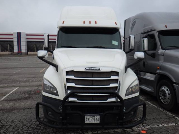 2019-freightliner-cascadia-126-image-3