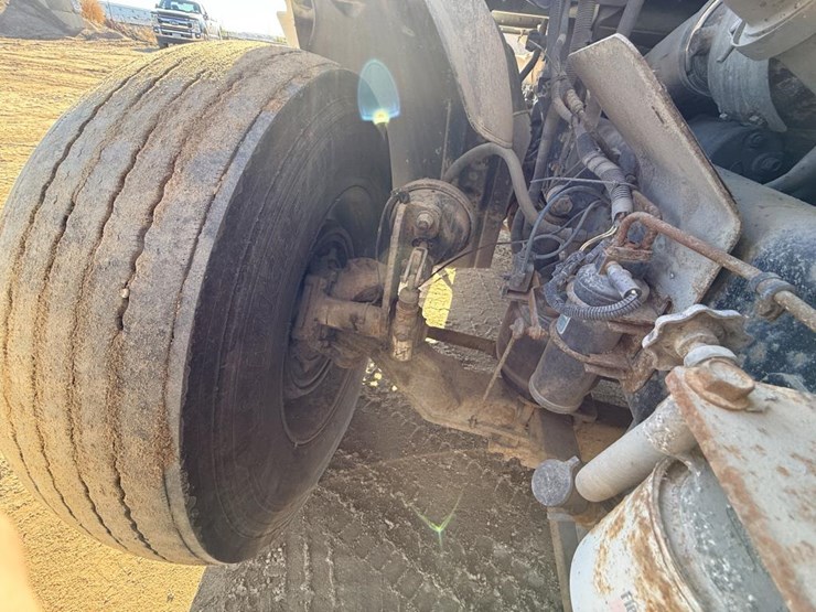 2007-freightliner-columbia-120-image-52