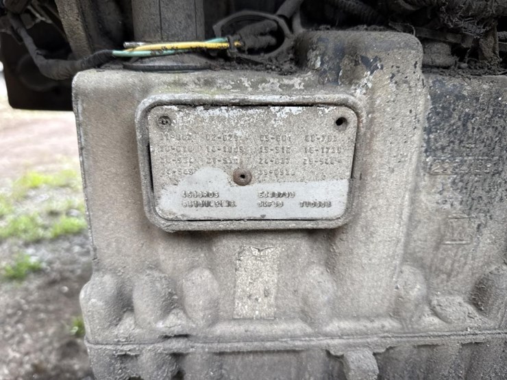 2005-peterbilt-320-image-47