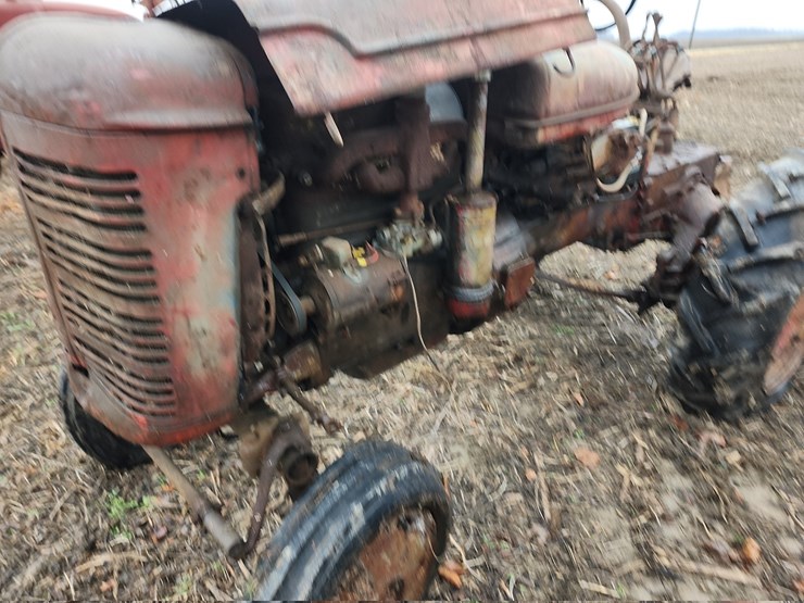farmall-a-gas-tractor-image-2