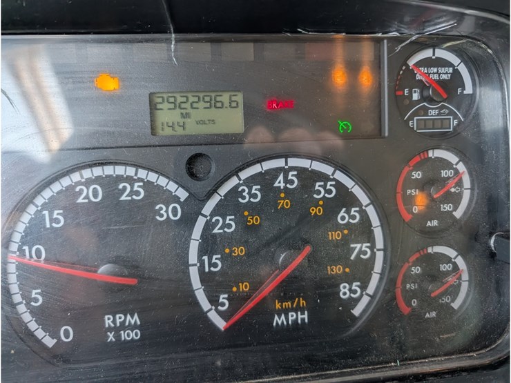 freightliner-108sd-image-37