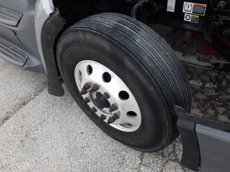 peterbilt-579-image-33