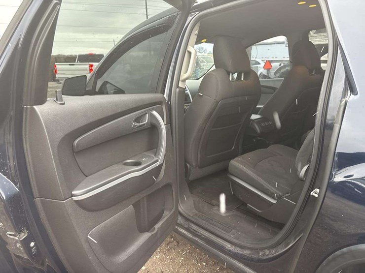 2011-gmc-acadia-image-14