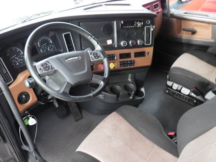 freightliner-cascadia-126-image-16