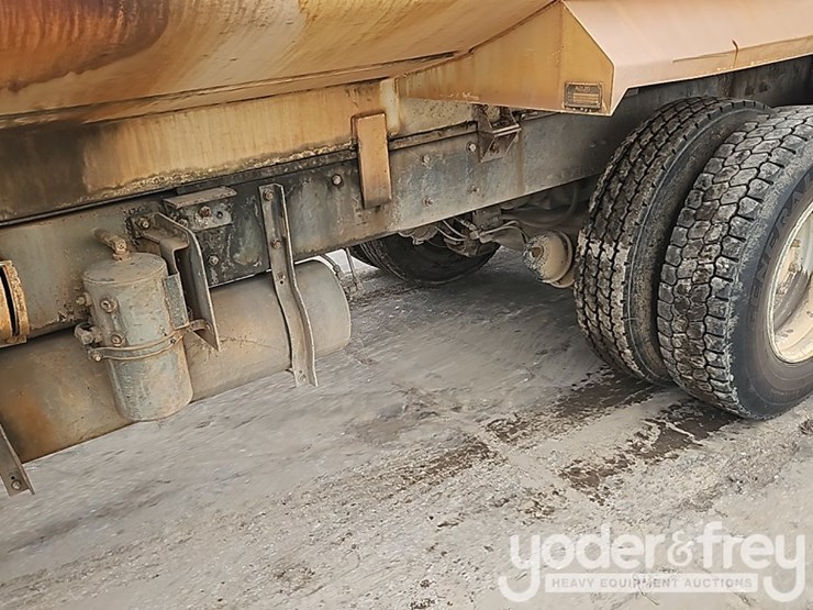 1994-mack-rd690s-image-13