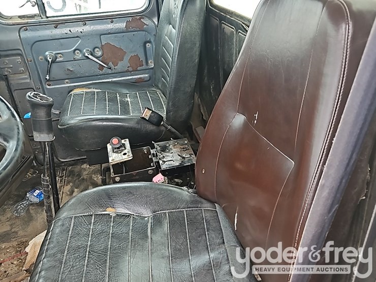 1994-mack-rd690s-image-22