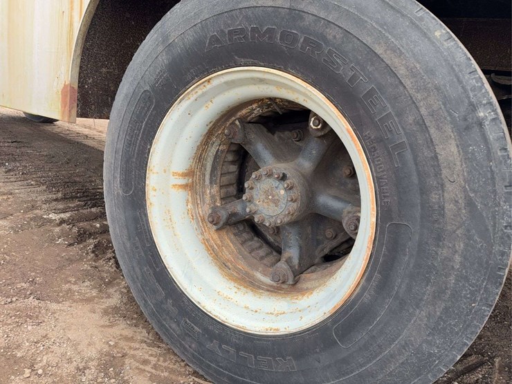 1981-ford-ln700-image-5