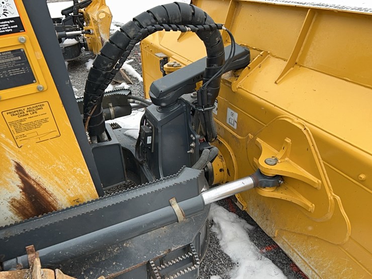 2023-deere-700l-image-5