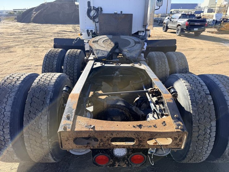 2007-freightliner-columbia-120-image-4