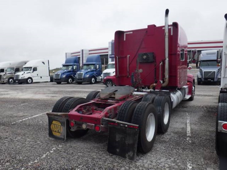 peterbilt-386-image-11