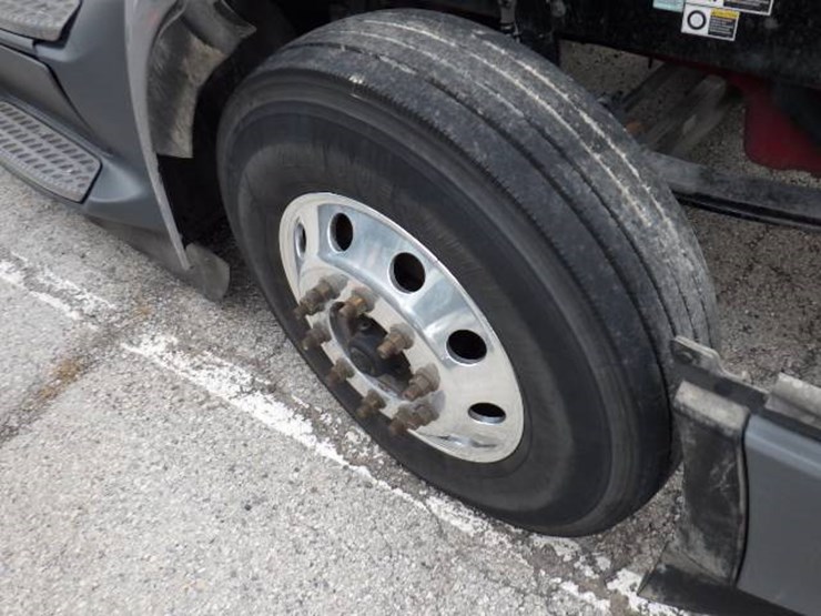 peterbilt-579-image-32