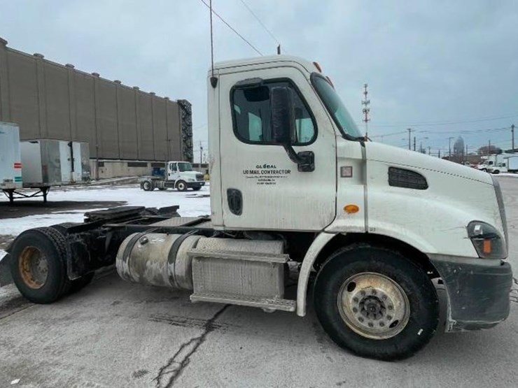 freightliner-cascadia-113-image-1