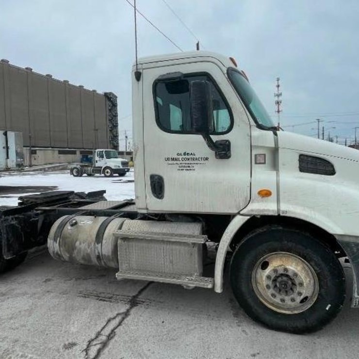 FREIGHTLINER CASCADIA 113
