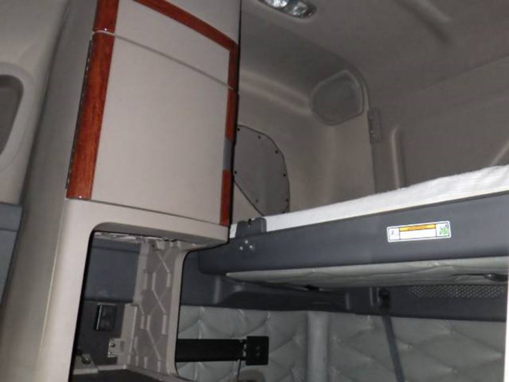 2019-freightliner-cascadia-125-image-29