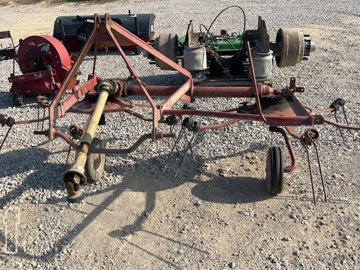 new-holland-157-image-1