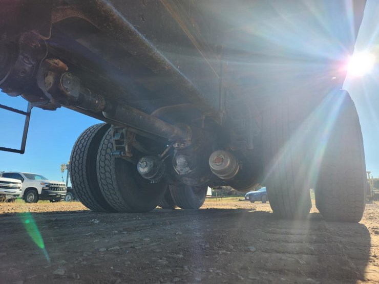 international-8100-image-32