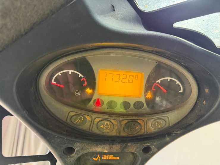 2022-bobcat-s740-image-18