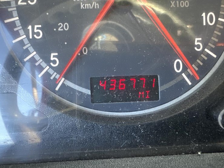 2017-international-hx615-image-52