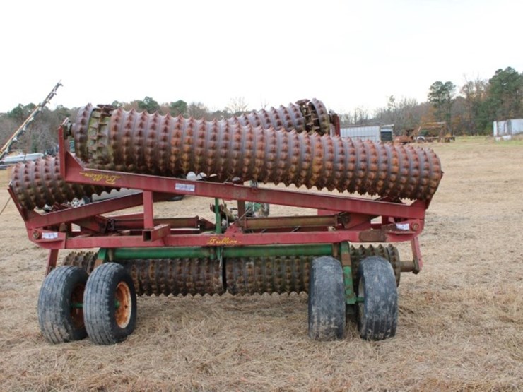 brillion-cultipacker-22'-hoses-worn-tires-worn-image-8