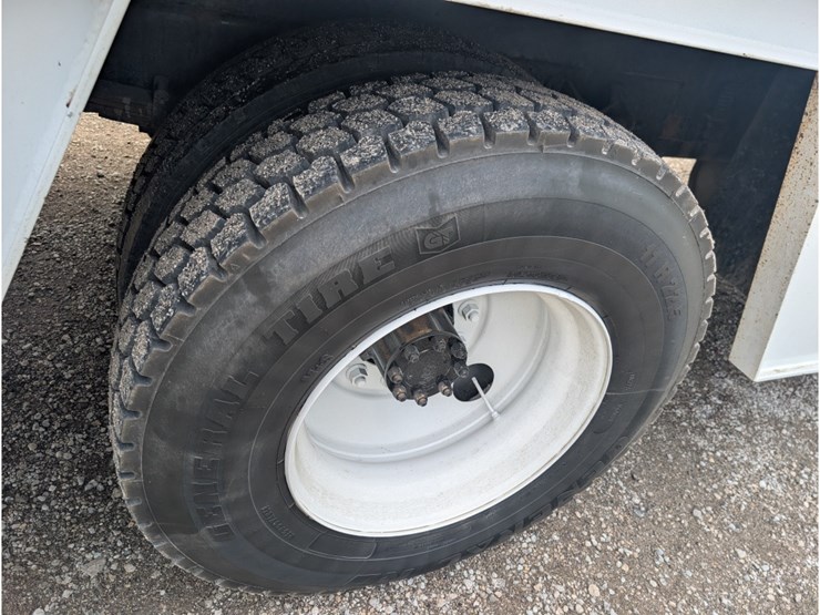 2005-international-durastar-4300-image-10