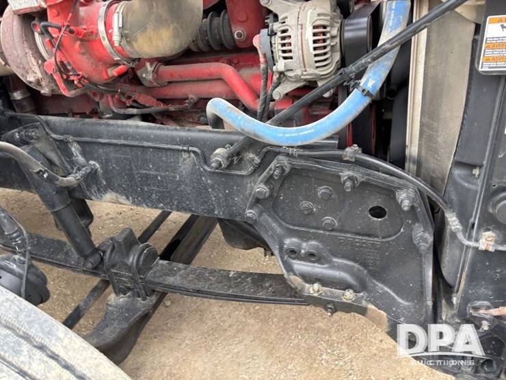 peterbilt-579-image-57