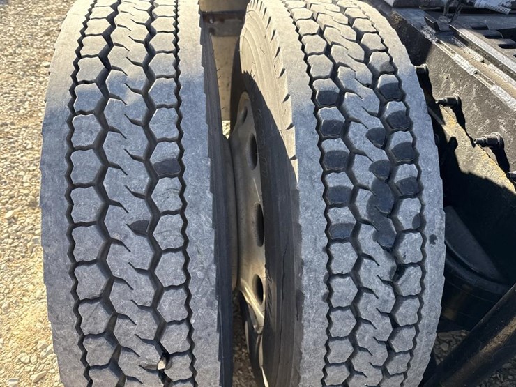 2012-peterbilt-389-image-96