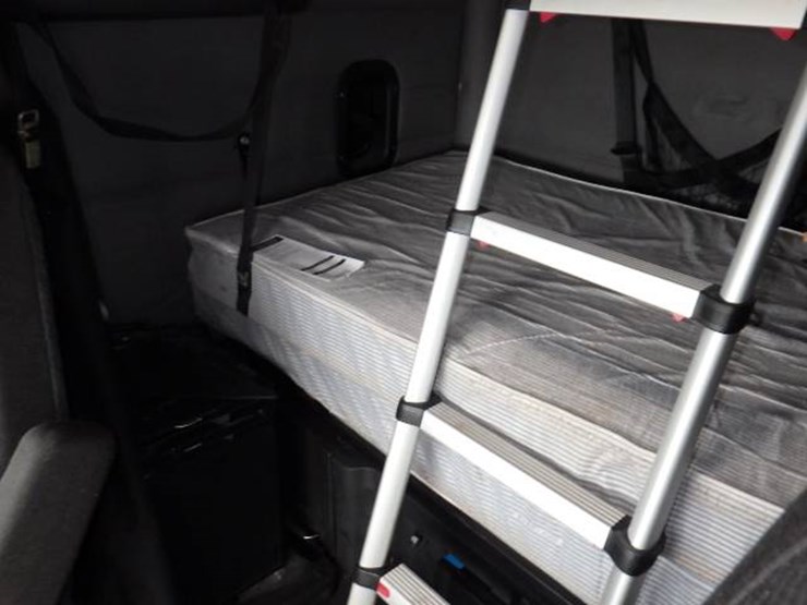 freightliner-cascadia-126-image-22