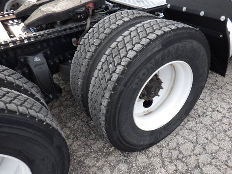 freightliner-cascadia-126-image-7