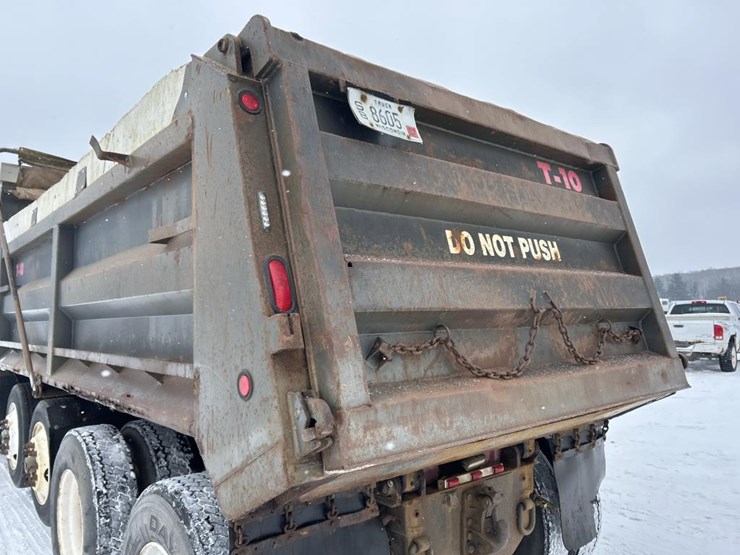 #1042-•-2000-volvo-quad-axle-dump-truck-image-26