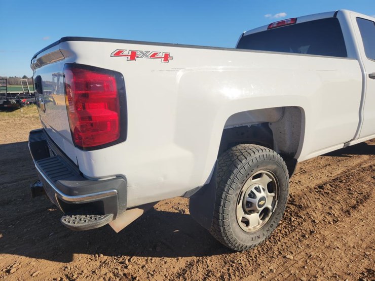 2017-chevrolet-2500-image-16