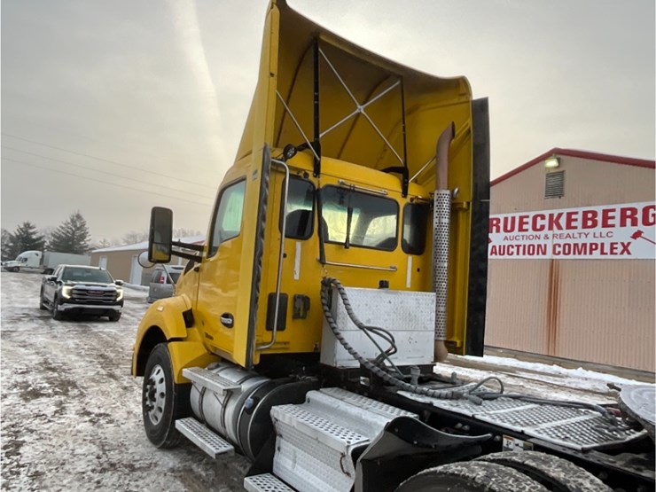 2019-kenworth-t880-image-16