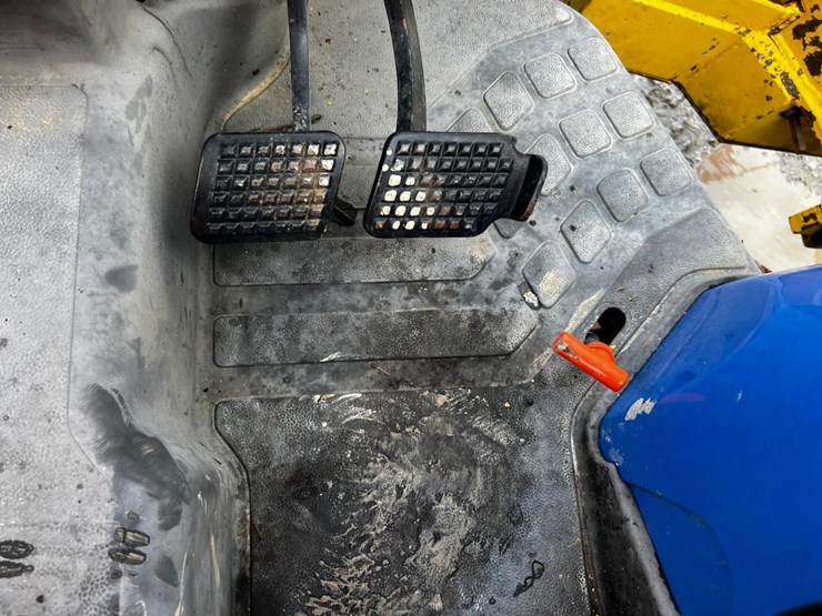 new-holland-tn70a-image-35