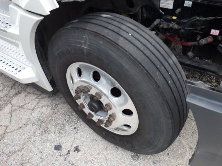 freightliner-cascadia-126-image-27