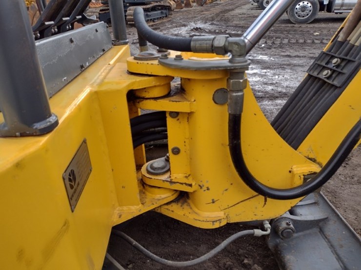 new-holland-ec25-image-23