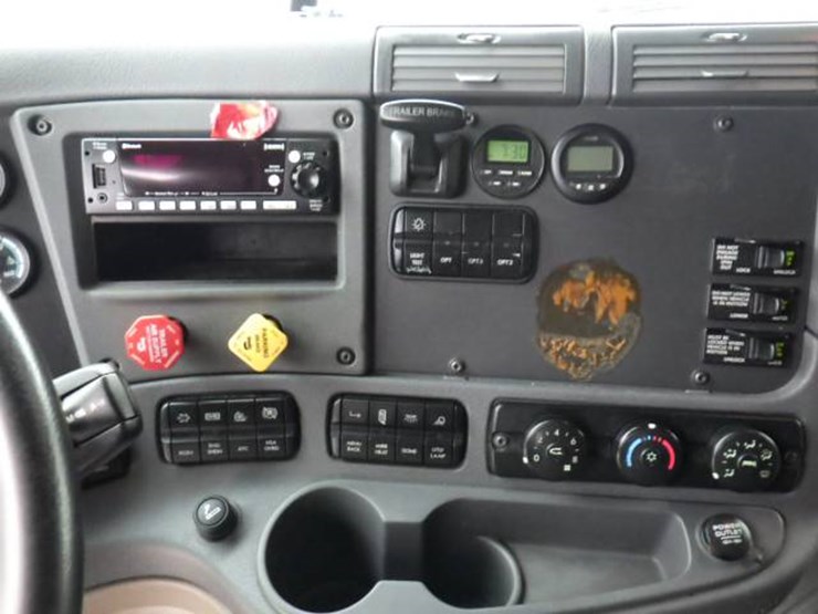 freightliner-cascadia-125-image-22