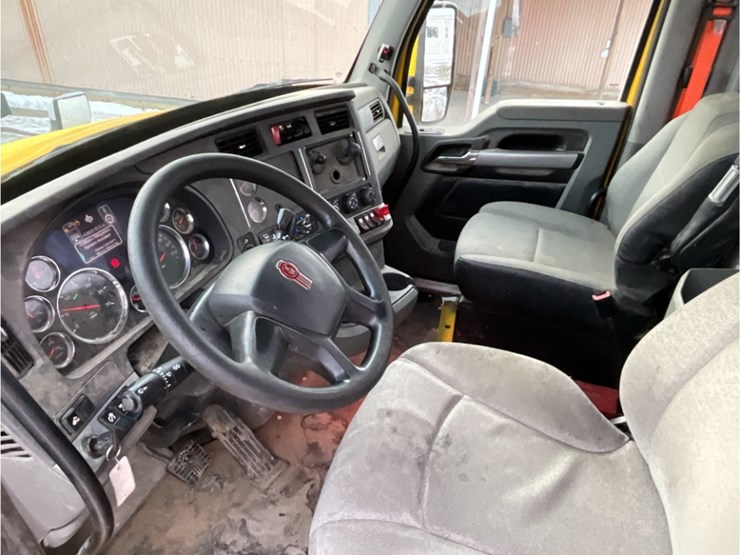2020-kenworth-t880-image-17