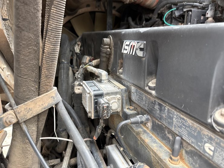 2005-peterbilt-320-image-26