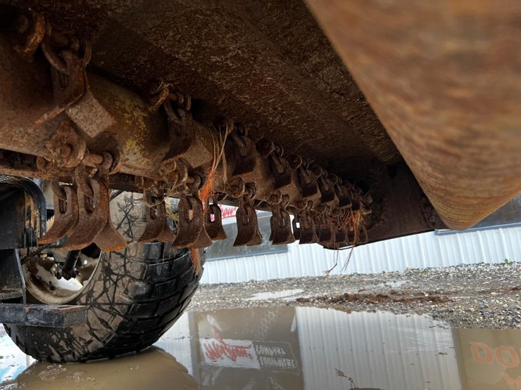 new-holland-tn70a-image-17