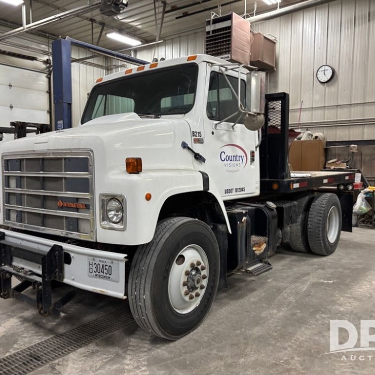 1989 International 2375 Plow Truck (DR12639 Unit 215)