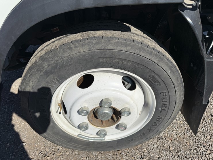 2024-isuzu-nrr-image-13