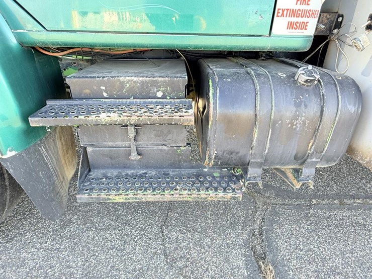 international-4700-image-11