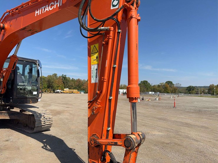 hitachi-225-excavator-image-45