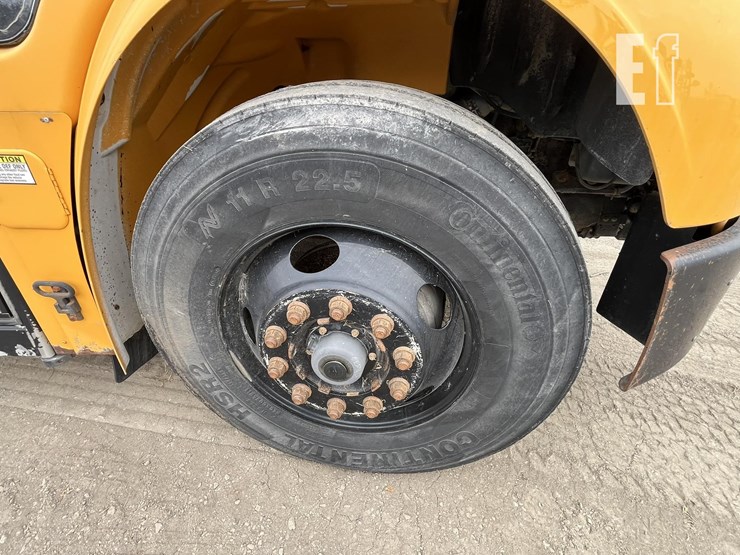 2014-thomas-saf-t-liner-c2-image-12